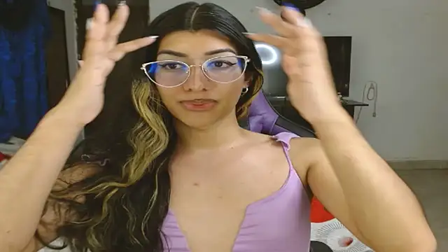 Snapshot of engielphoenis14 chatting on March 4, 6:26 am engielphoenis14 online show from March 4, 6:26 am