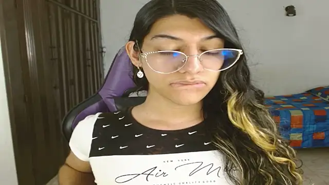 Snapshot of engielphoenis14 chatting on October 9, 10:41 pm engielphoenis14 online show from October 9, 10:41 pm