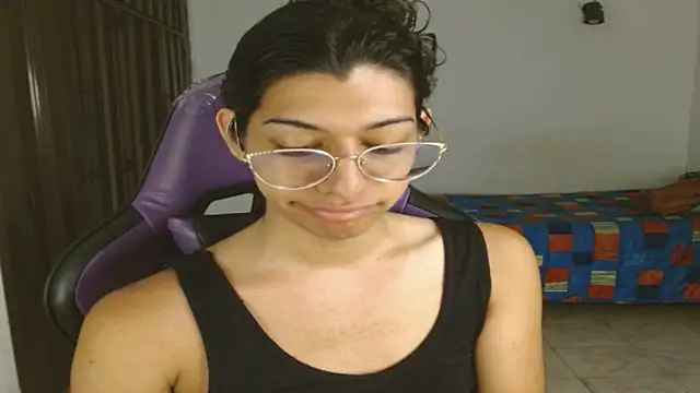 Snapshot of engielphoenis14 chatting on October 23, 11:24 pm engielphoenis14 online show from October 23, 11:24 pm