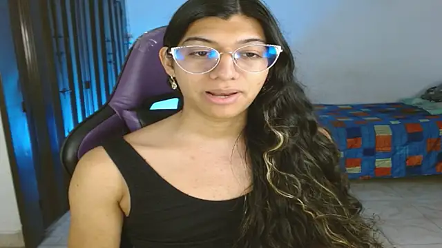 Snapshot of engielphoenis14 chatting on November 30, 12:14 am engielphoenis14 online show from November 30, 12:14 am