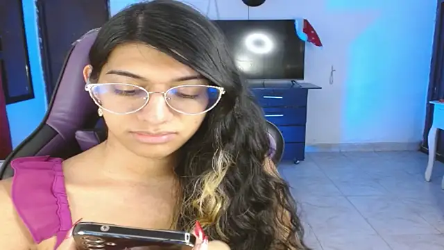 Snapshot of engielphoenis14 chatting on December 15, 9:41 pm engielphoenis14 online show from December 15, 9:41 pm