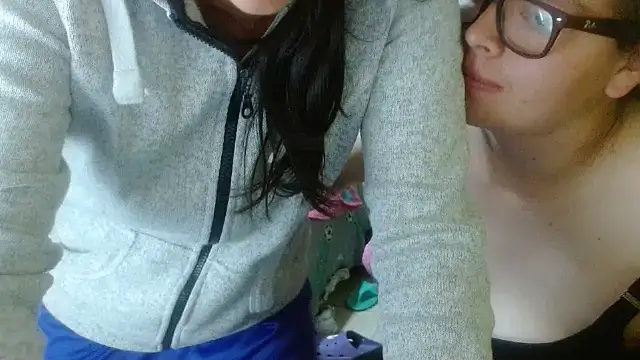 Snapshot of clayre_and_jill chatting on October 6, 4:43 am clayre and jill online show from October 6, 4:43 am