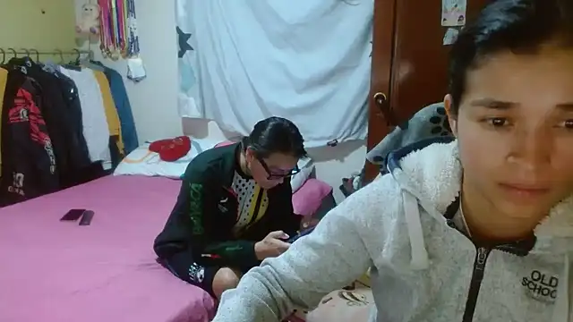 Snapshot of clayre_and_jill chatting on October 15, 4:45 am clayre and jill online show from October 15, 4:45 am