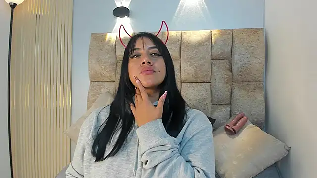 Snapshot of amatista__smith chatting on October 23, 1:05 am amatista smith online show from October 23, 1:05 am