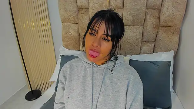 Snapshot of amatista__smith chatting on November 9, 12:14 pm amatista smith online show from November 9, 12:14 pm