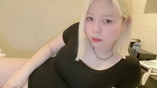 NANAchan R online show from February 4, 11:38 am