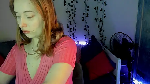 Snapshot of Emily_Gin chatting on February 5, 2:40 am Emily Gin online show from February 5, 2:40 am