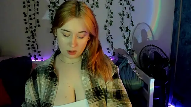 Snapshot of Emily_Gin chatting on February 12, 5:47 am Emily Gin online show from February 12, 5:47 am