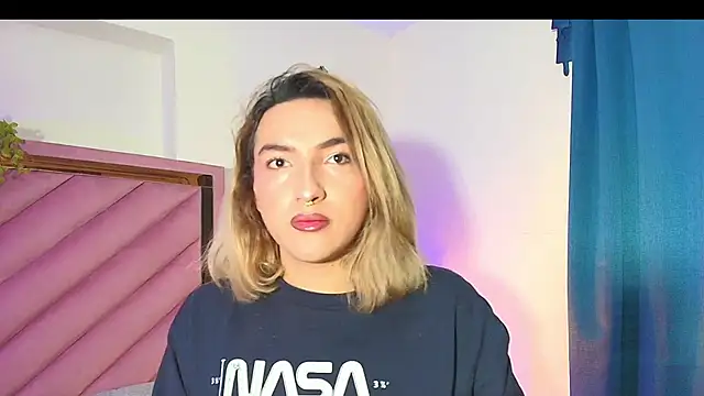 Snapshot of TomLondon_ chatting on November 5, 1:44 pm TomLondon online show from November 5, 1:44 pm