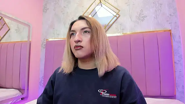 Snapshot of TomLondon_ chatting on November 30, 11:47 am TomLondon online show from November 30, 11:47 am