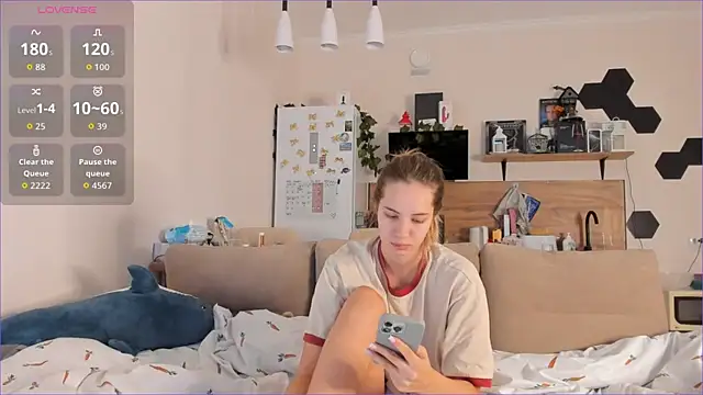 Girl alone home online show from September 26, 3:32 am