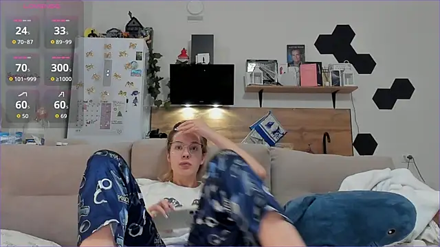 Girl alone home online show from December 20, 3:13 am