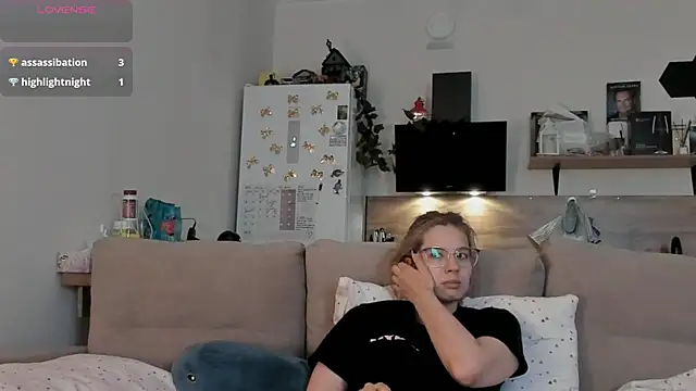 Girl alone home online show from June 5, 4:08 am