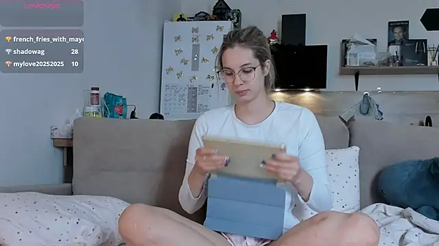 Girl alone home online show from June 5, 6:52 am