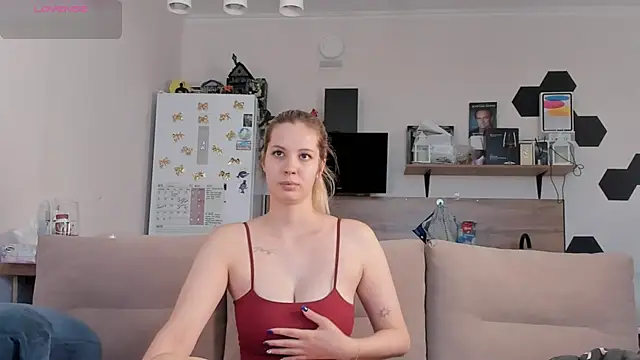 Girl alone home online show from June 15, 2:41 pm