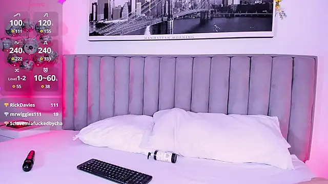 Snapshot of MandyWester chatting on February 4, 2:39 am MandyWester online show from February 4, 2:39 am