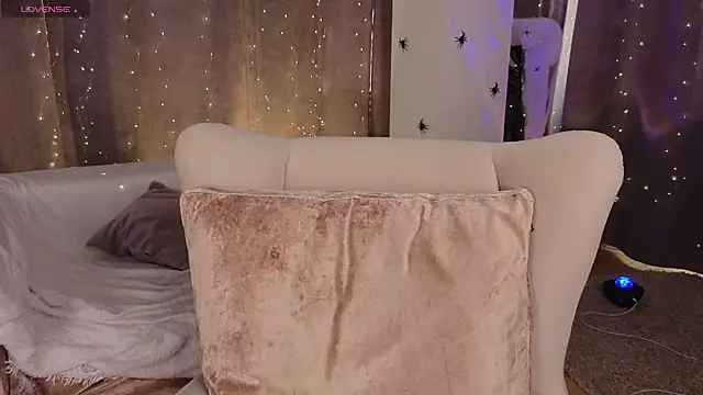 Snapshot of NaokoStifel chatting on October 24, 2:30 am NaokoStifel online show from October 24, 2:30 am