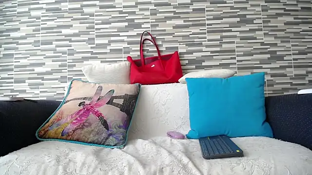 VioletaGomezCo online show from October 18, 1:45 pm