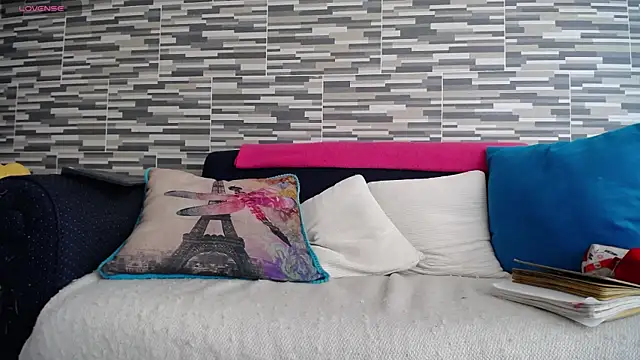 Snapshot of VioletaGomezCo chatting on June 19, 4:44 pm VioletaGomezCo online show from June 19, 4:44 pm