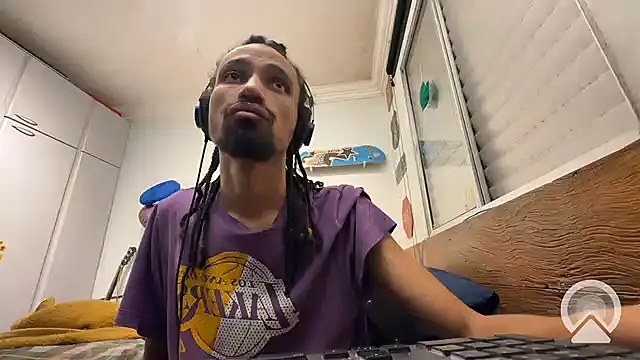 Snapshot of hotcamboy420 chatting on December 18, 4:09 am hotcamboy420 online show from December 18, 4:09 am