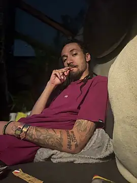 Snapshot of hotcamboy420 chatting on December 27, 5:52 am hotcamboy420 online show from December 27, 5:52 am