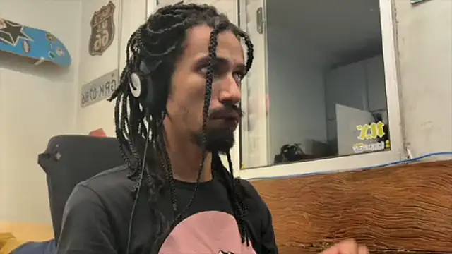 Snapshot of hotcamboy420 chatting on January 9, 5:13 am hotcamboy420 online show from January 9, 5:13 am