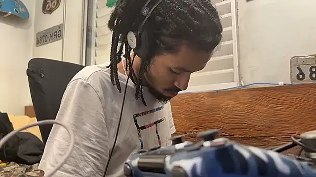 Snapshot of hotcamboy420 chatting on January 16, 3:02 am hotcamboy420 online show from January 16, 3:02 am