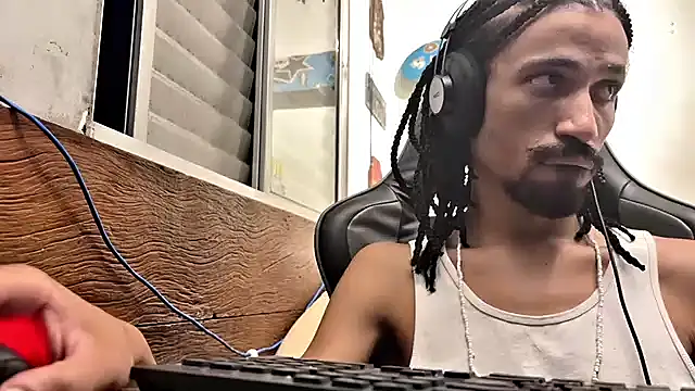 Snapshot of hotcamboy420 chatting on February 7, 4:27 am hotcamboy420 online show from February 7, 4:27 am