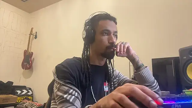 Snapshot of hotcamboy420 chatting on November 4, 7:57 pm hotcamboy420 online show from November 4, 7:57 pm