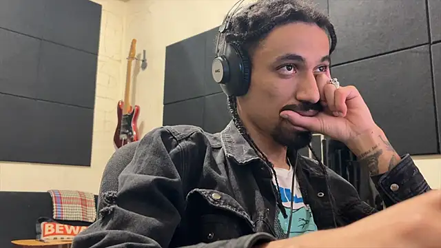 Snapshot of hotcamboy420 chatting on November 13, 3:49 am hotcamboy420 online show from November 13, 3:49 am