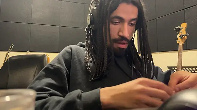 Snapshot of hotcamboy420 chatting on November 15, 5:49 am hotcamboy420 online show from November 15, 5:49 am