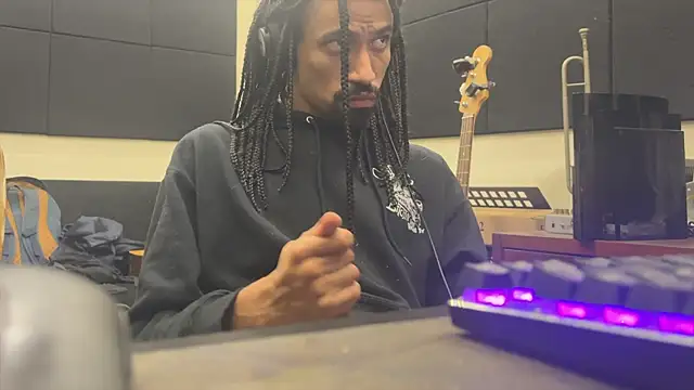 Snapshot of hotcamboy420 chatting on November 16, 5:57 am hotcamboy420 online show from November 16, 5:57 am