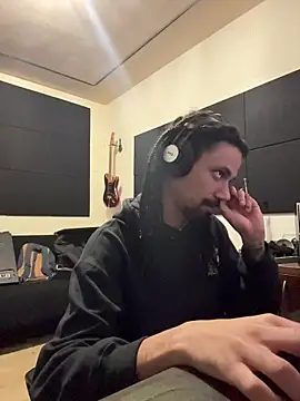 Snapshot of hotcamboy420 chatting on December 5, 3:37 am hotcamboy420 online show from December 5, 3:37 am