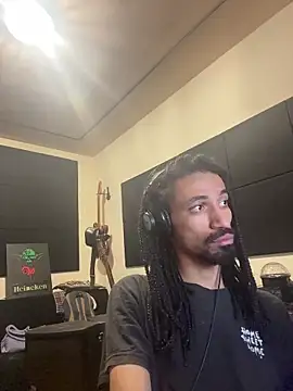 Snapshot of hotcamboy420 chatting on December 17, 4:51 am hotcamboy420 online show from December 17, 4:51 am