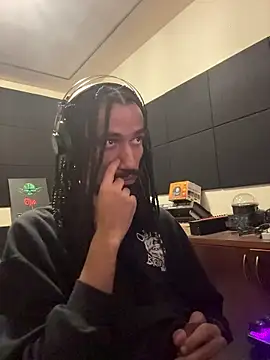 Snapshot of hotcamboy420 chatting on December 19, 4:08 am hotcamboy420 online show from December 19, 4:08 am