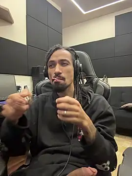 hotcamboy420 online show from February 27, 6:13 am