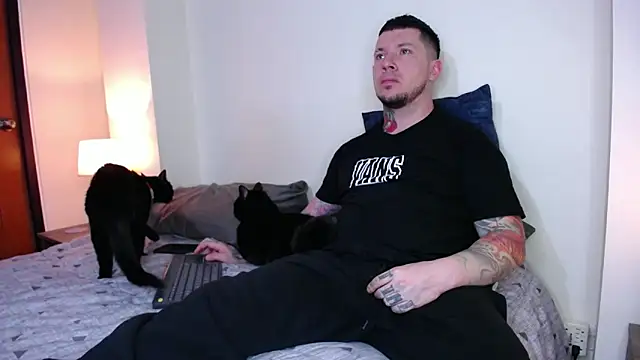 Snapshot of Adam_tatto chatting on January 21, 2:43 am Adam tatto online show from January 21, 2:43 am