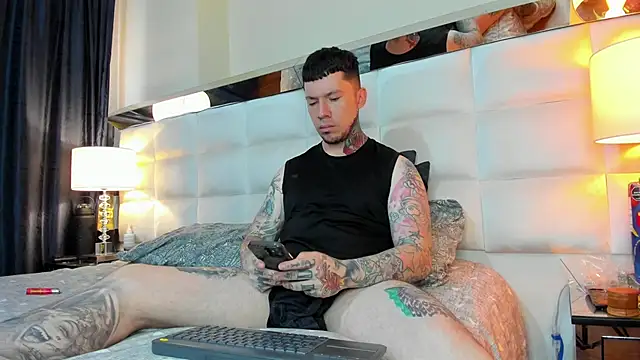 Snapshot of Adam_tatto chatting on September 19, 4:07 pm Adam tatto online show from September 19, 4:07 pm