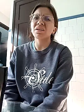 karlamorris  online show from January 17, 2:07 pm