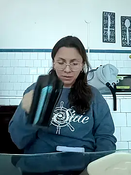 karlamorris  online show from February 10, 1:11 pm