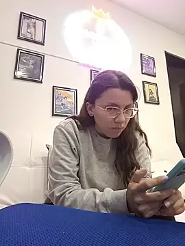 karlamorris  online show from November 11, 1:33 pm