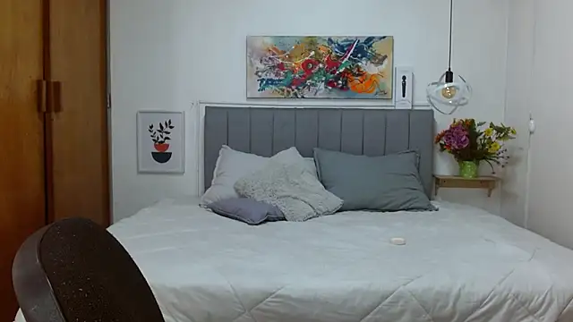 karlamorris  online show from December 18, 1:39 pm