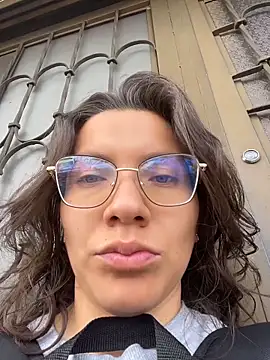karlamorris  online show from April 28, 1:05 pm