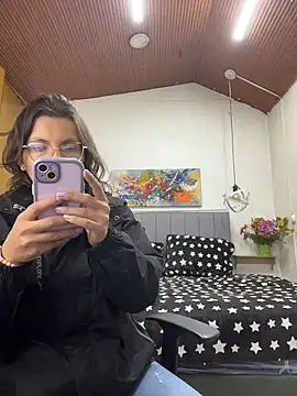 karlamorris  online show from April 30, 1:17 pm