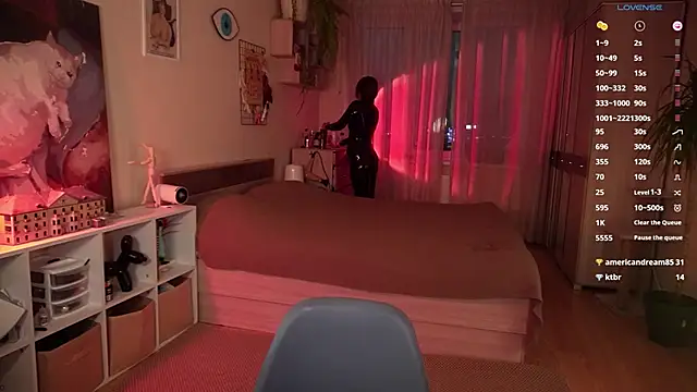 Jantrlatex online show from January 14, 8:04 pm