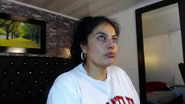 Snapshot of Lust_Mom41 chatting on December 4, 9:24 pm Lust Mom41 online show from December 4, 9:24 pm