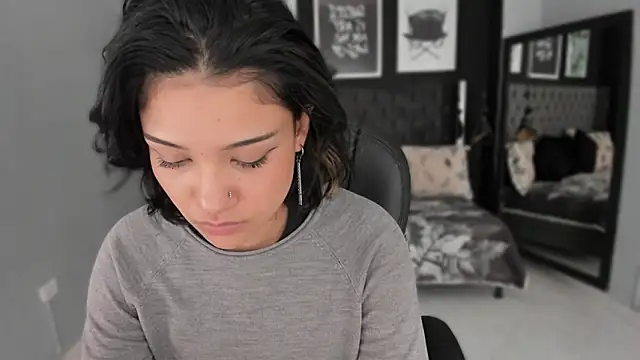 renee shelby  online show from February 3, 8:14 pm