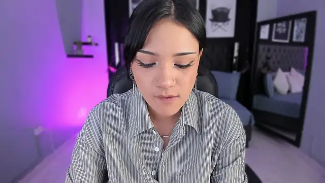 renee shelby  online show from March 18, 9:18 pm