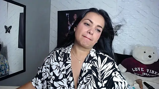 Saritatellez online show from November 26, 8:10 pm