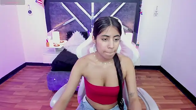 Snapshot of lunitaa18 chatting on February 21, 1:33 am lunitaa18 online show from February 21, 1:33 am